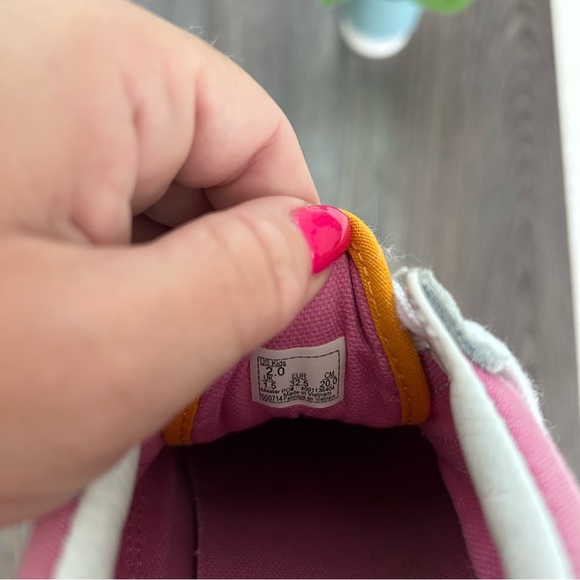 VANS kids Old Skool shoes
size 2.0 - Picture 9 of 9